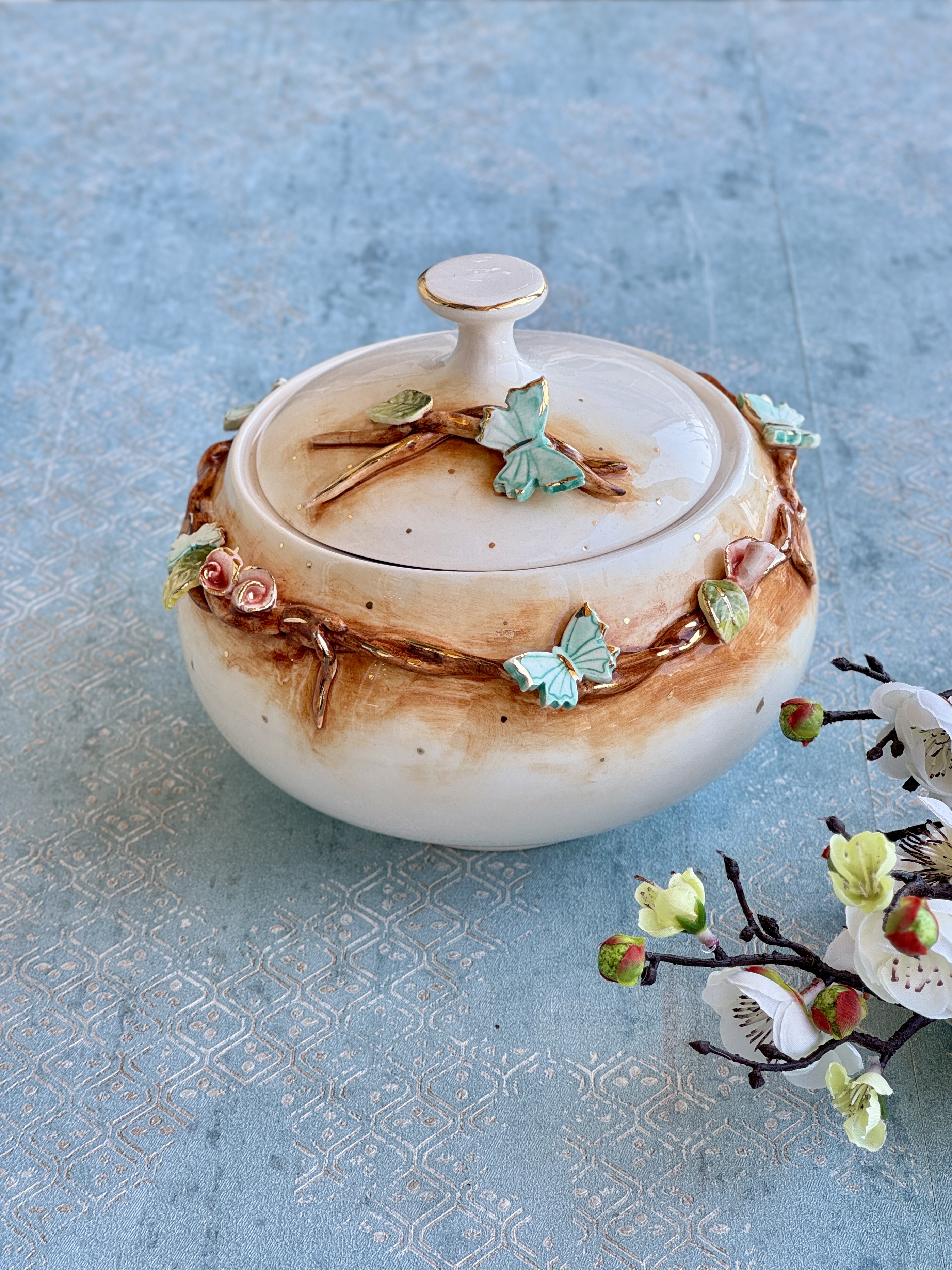 شکلاتخوری چینی دستساز طرح پروانه